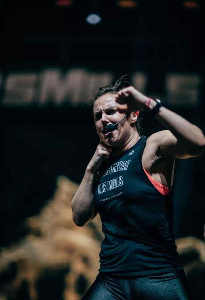 bodycombat 1，700次卷腹的效果，在一堂BODYCOMBAT上就能实现