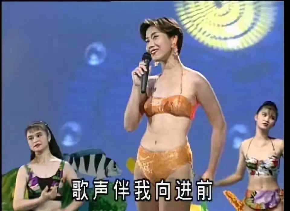中国泳衣美女 中国家庭卡拉OK简史：为什么MV里总有泳装美女？