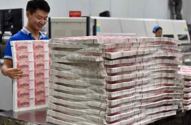 印钞厂 印钞厂工人月薪仅1500，却无人改行，主任：谁也不傻