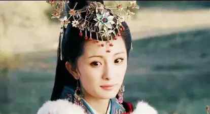王昭君杨幂版 本以为杨幂、王丽坤的“王昭君”够惊艳，当看到李彩烨版本：神还原！