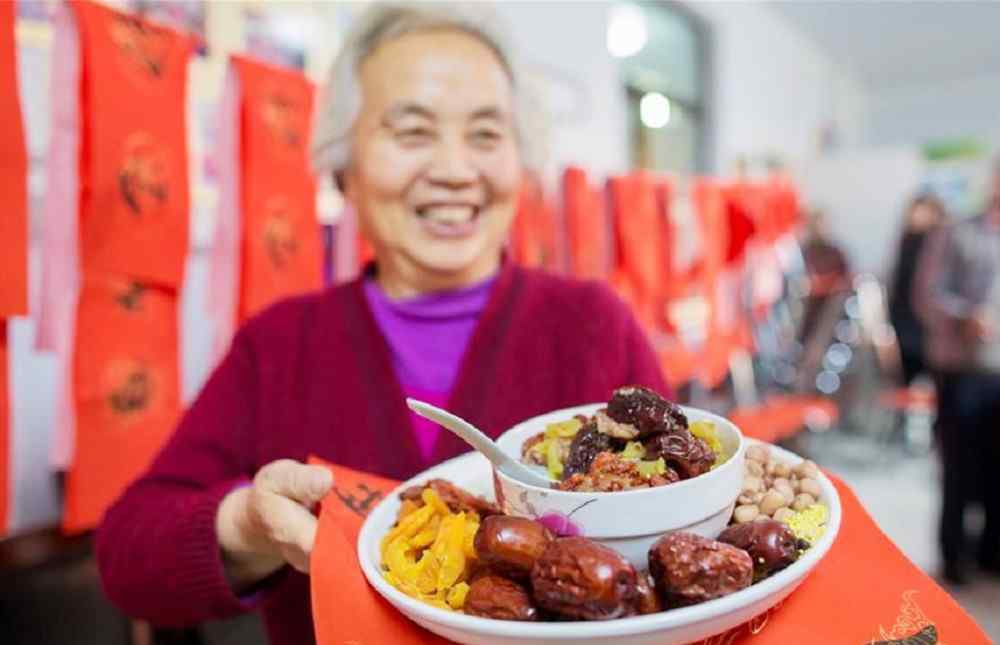 腊七腊八冻死寒鸦的意思 俗语：“腊七腊八，冻掉下巴”，为何要喝“腊八粥”