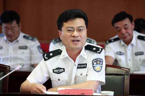 交警制服 什么级别警察可以穿白警服？警察制服颜色有过哪些变更