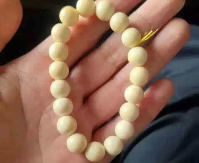 男子朋友圈炫耀新买的手串 结果炫进了派出所