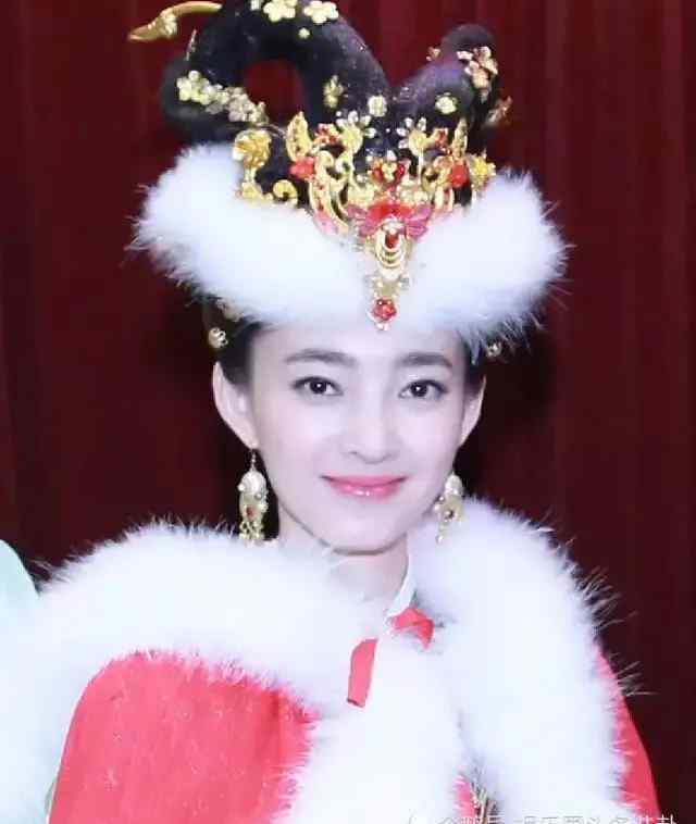 王昭君杨幂版 本以为杨幂、王丽坤的“王昭君”够惊艳，当看到李彩烨版本：神还原！