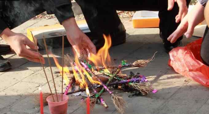 什么的孩子 小孩子有锁子的表现有哪些，小孩什么情况下开锁子？