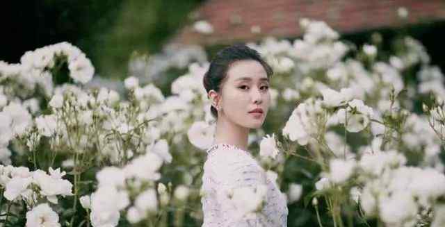 吴奇隆刘诗诗吻戏 刘诗诗朱一龙片场拥吻，女方主动索吻唯美浪漫，心疼吴奇隆一秒
