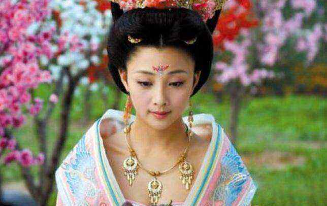 将进酒古诗 课本的《将进酒》为何被改？你看李白原句狂到什么程度？难怪被改