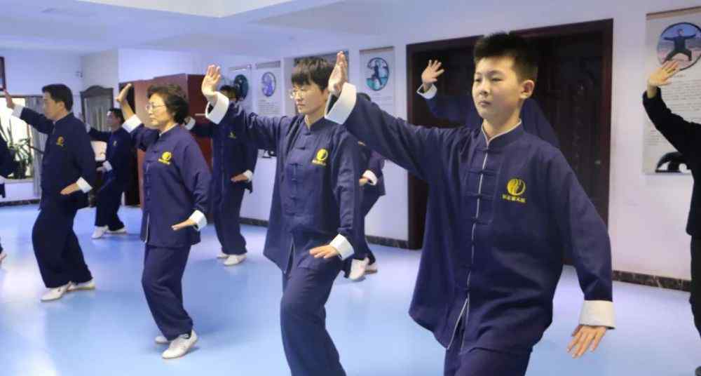 真轻松 九松十要一虚灵，学好太极真轻松