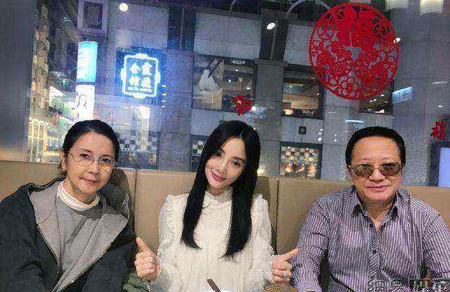 李小璐爸爸 李小璐父亲李丹宁照片，李小璐的父母早就离婚了吗？