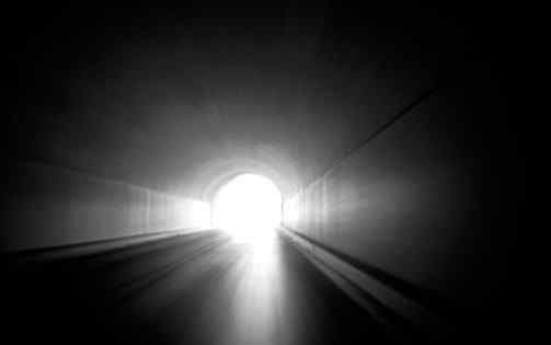 人死后亲人哭他知道吗 人死后还能听到家人的哭声吗？学医的告诉你能听到外界声音！