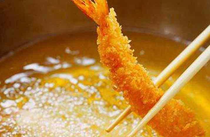 炸过一次的油能放多久 炸过食物的“剩油”还能吃吗？教你一招，旧油立马变“新油”，方法真实用