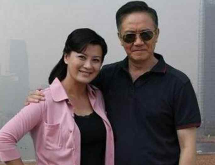 李幼斌前妻 看看李幼斌前妻，再看他现任妻子，离婚原因令人唏嘘