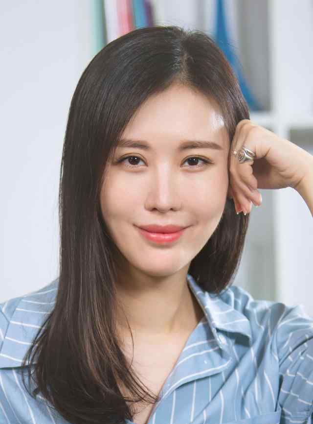 王朴珺 那么多美女，王石为什么选择了田朴珺？