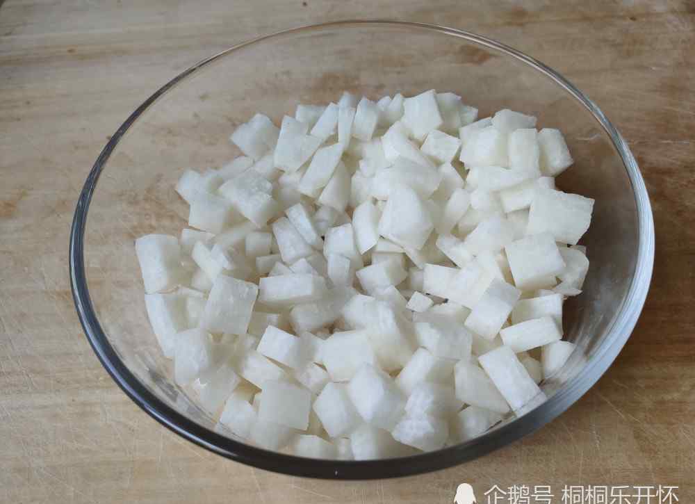 白萝卜怎么做才能止咳 天冷了咳嗽老不好，教你用白萝卜做止咳水，止咳化痰效果好