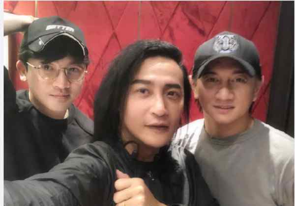 小虎队合体 小虎队再次合体！46岁苏有朋“不老童颜”让人惊叹：和31年前长一样