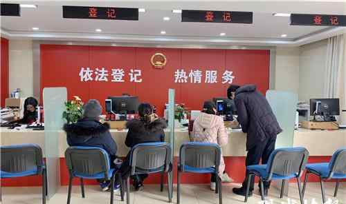 南京情侣 2020爱你爱你！南京情侣起大早“抢”头一份幸福
