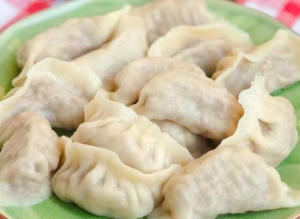 饺子面用冷水还是热水 包饺子和面，用热水还是冷水？70％的人做错了，难怪饺子不好吃
