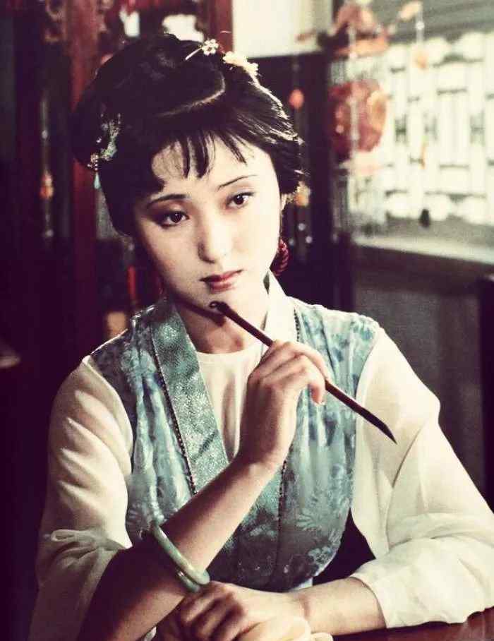 林黛玉的诗 《红楼梦》中最凄美的一首诗，没有这首诗，林黛玉的形象就不够完整