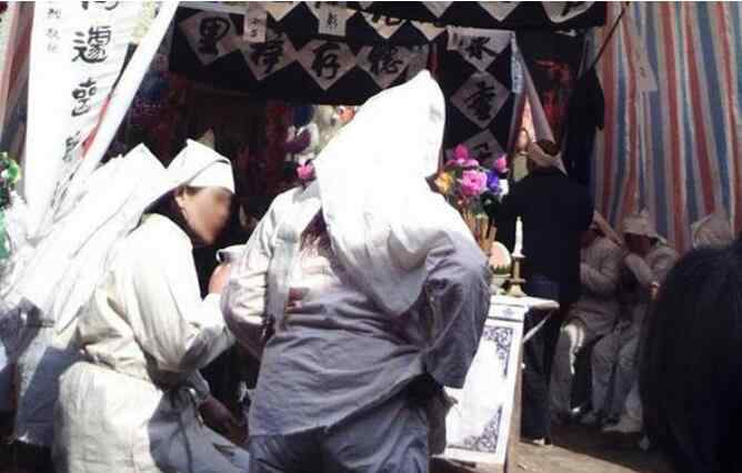 灵堂 孕妇可以去灵堂吗，为什么灵堂上不能拍照