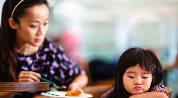 婴儿不爱吃饭怎么办 宝宝不爱吃饭怎么办？这几个小妙招你试过没，不要总追着喂