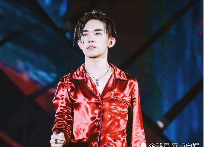 玫瑰雨 18岁生日下玫瑰雨，19岁演唱会下千纸鹤雨，男朋友该做的易烊千玺都做了