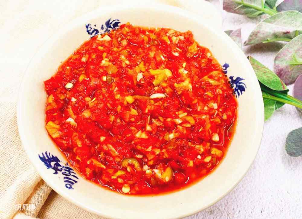 剁椒酱怎么制作 川菜师傅教您正宗剁椒酱的做法，比例配方都告诉您，做1次能吃3年