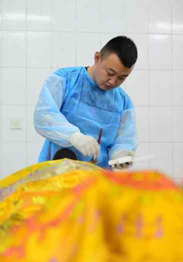 入殓师工资 入殓师真的不能结婚吗，应聘入殓师的条件是什么