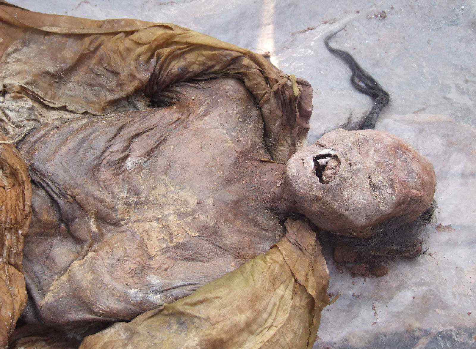 沙漠女尸 新疆发现女性驴友干尸图，干尸是怎么形成的？