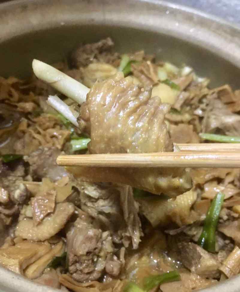 酱汁鸡翅 100元不到的4菜1汤，满满一桌，好吃又下饭，一锅米饭都不都吃