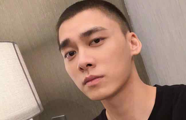 卡拉迪瓦伊 李易峰与超模卡拉迪瓦伊同框，却被女方“摸头杀”！