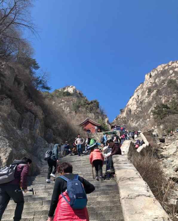 为什么夫妻不能爬泰山 爬泰山为什么要爬三年，情侣不能一起爬泰山是真的吗？