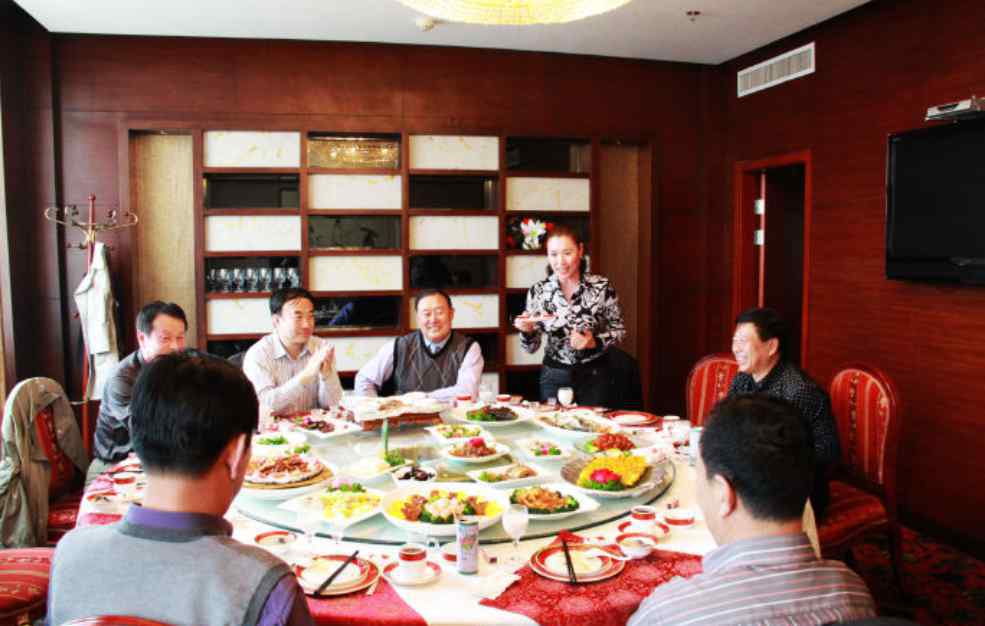 宿醉怎么办 应酬宿醉很难受怎么办？教你4步解酒招，帮助你消除宿醉烦恼