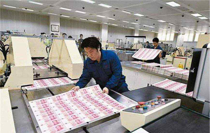 印钞厂 印钞厂工人月薪仅1500，却无人改行，主任：谁也不傻