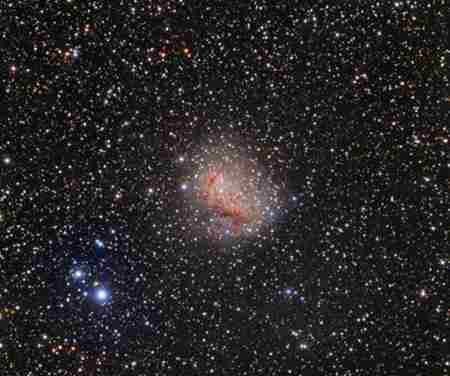 星系爆炸 星暴星系之谜 黑洞是星爆星系产生的