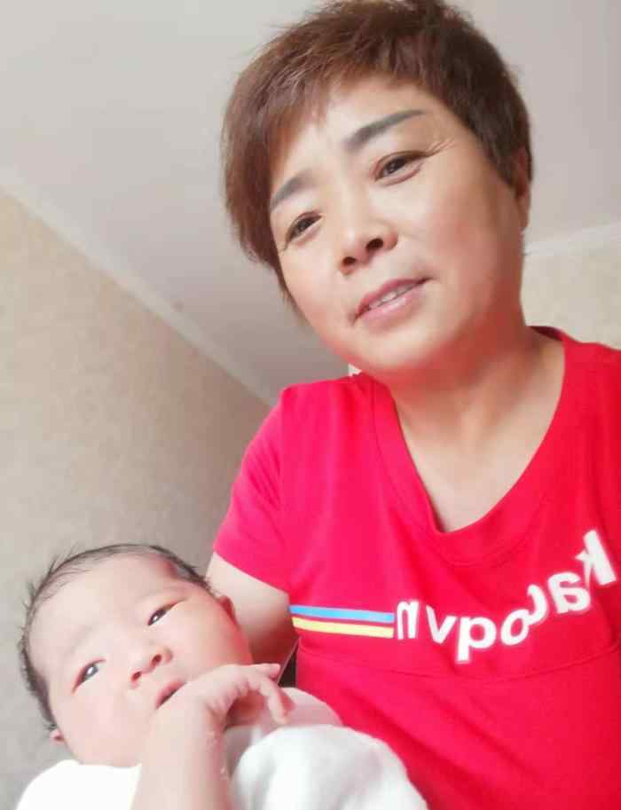 新生儿嗓子有痰呼噜呼噜的怎么办 新生儿嗓子有痰呼噜呼噜的怎么办呢？