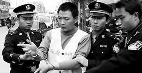 西安杀人案 97年的西安特大杀人案，死者全被警枪打死，案件轰动一时
