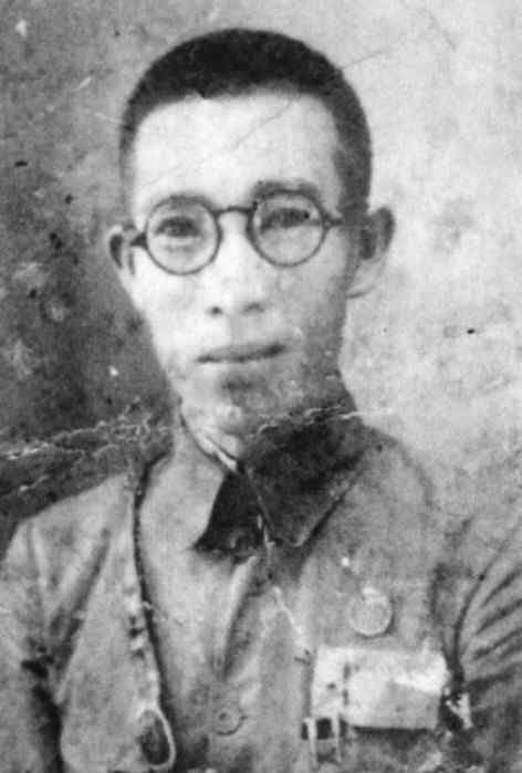 血溅宝山城 此营长血战日寇八昼夜，阵亡后日军鸣枪致敬，蒋介石破例授他少将