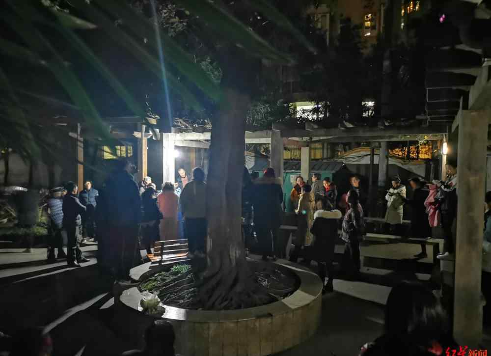 成都南华苑 每户800！成都一小区连续8年向业主发过年钱，还请吃团年饭
