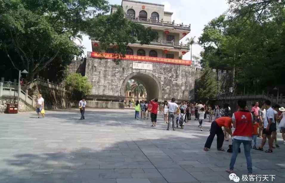 友谊关下 中国十大名关之友谊关，和平来之不易，值得好好珍惜！