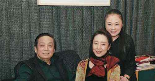 北京福娃 他被称为“北京福娃”之父，一生得到7位美女青睐，82岁喜得爱子