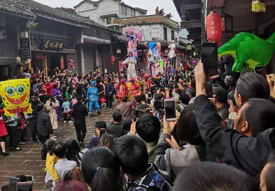 江油青林口古镇住宿 江油传承民俗文化上千人参加太热闹了