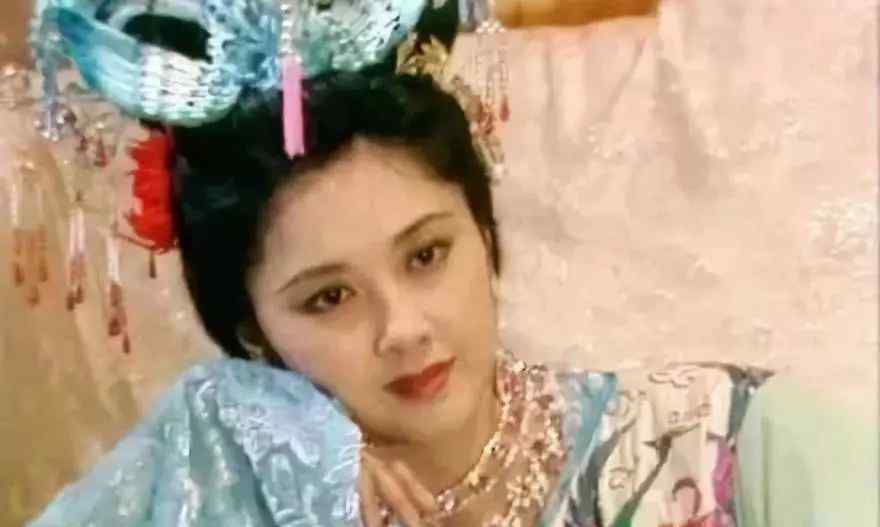 朱琳追悼会 66岁“女儿国国王”朱琳出席西游记导演杨洁的追悼会时，惊艳众人