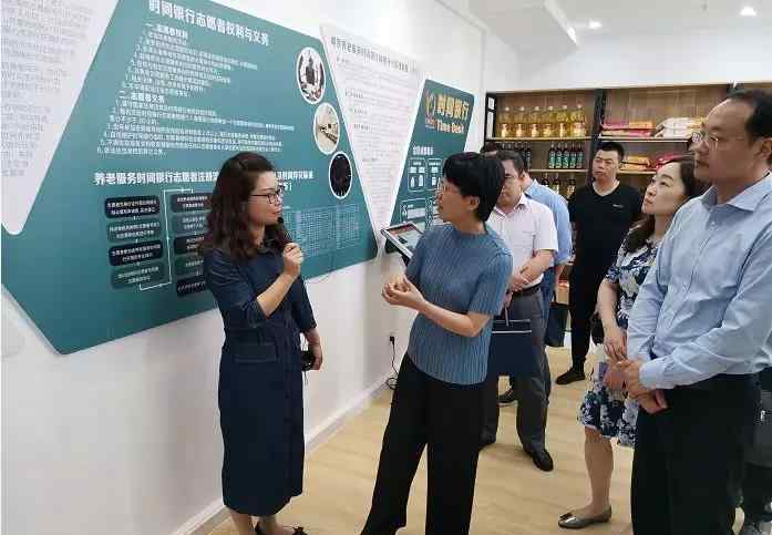 杭州拱墅区民政局 杭州市拱墅区区长章燕一行考察鼓楼智慧养老