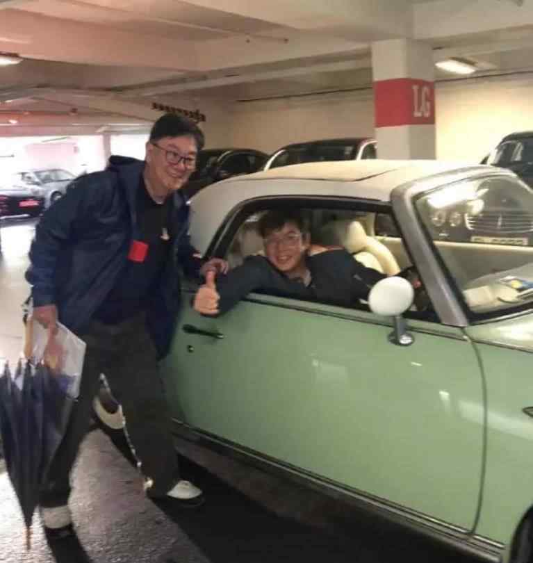 日产费加罗 香港罕见的日产费加罗，谭咏麟养了29年，如今还能正常上路，能值多少钱？