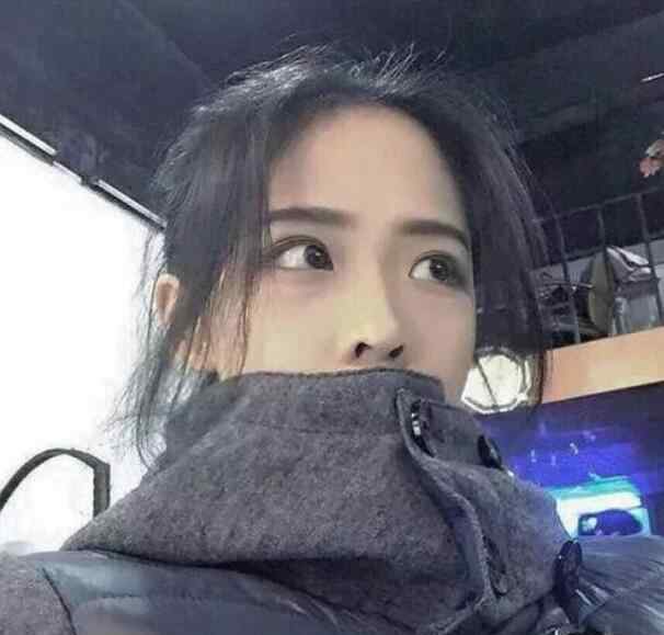 挤出来的螨虫图片 毛孔里反复挤出的小米粒,属于螨虫黑头,怎么挤都挤不完！