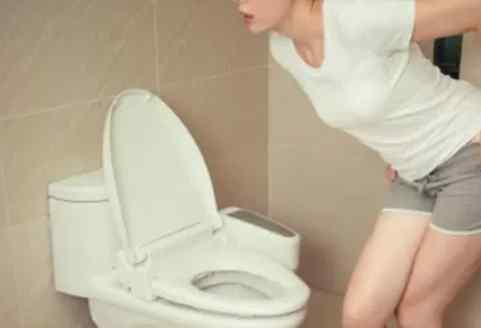 卫生巾过期多久还能用 女孩子换“卫生巾”时，再急也别碰“3禁忌”，否则妇科病或“趁虚而入”
