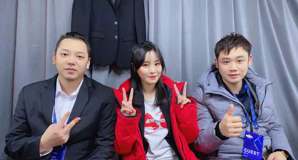 ag菲菲儿 “AG无痕”成了？寒夜为“傻儿子”操碎心，专门发帖感谢AG菲菲！