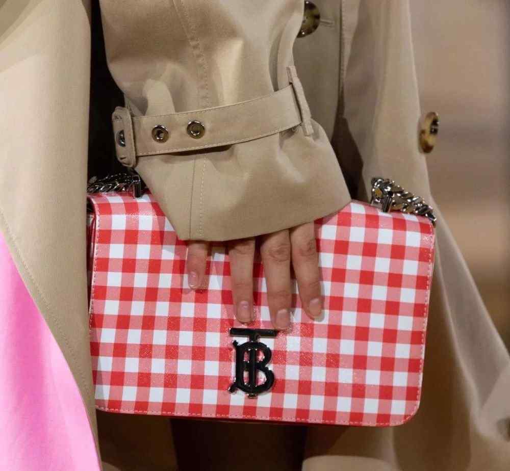 巴宝莉经典款包包 Burberry巴宝莉衣服包包奢侈品经典款