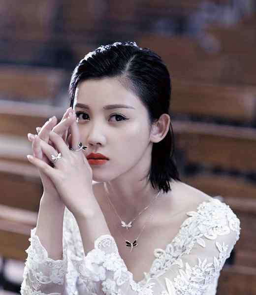 杨子姗结婚 杨子姗的父母是聋哑人吗？杨子珊婚礼为什么没有父母