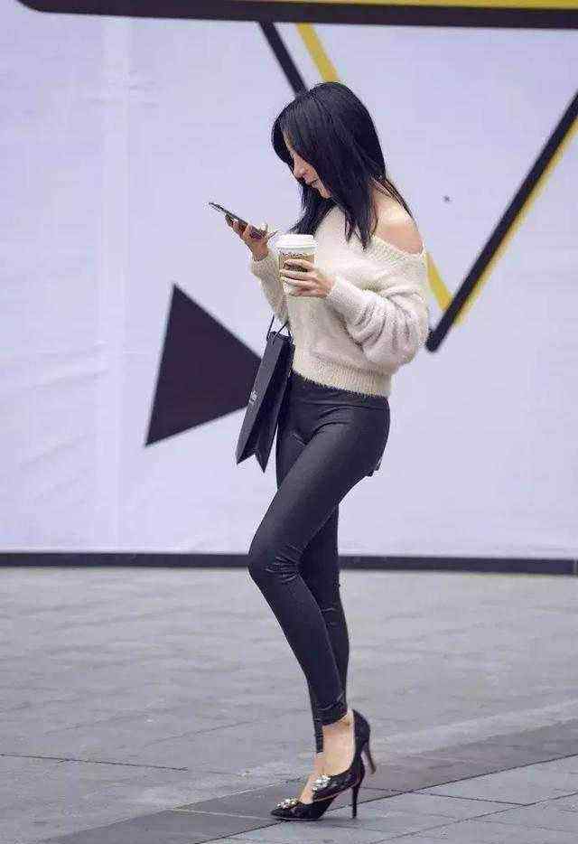女人不怕粗短就怕有勾 高跟鞋女人不怕粗短就怕细长，大部分女孩受不了12cm真的假的？